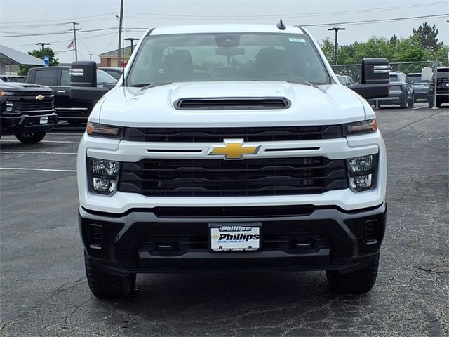 2025 Chevrolet Silverado 2500HD Custom photo 2