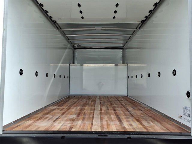 2025 Chevrolet Express 3500 Cutaway Van photo 4