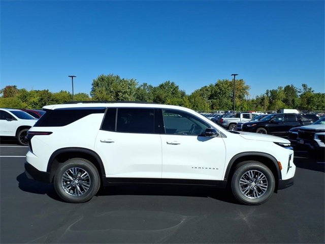 2026 Chevrolet Traverse photo 2