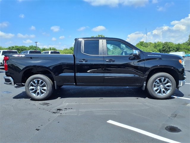 2026 Chevrolet Silverado 1500 LT photo 2