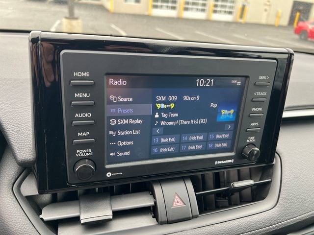 2021 Toyota RAV4 LE - Photo 18