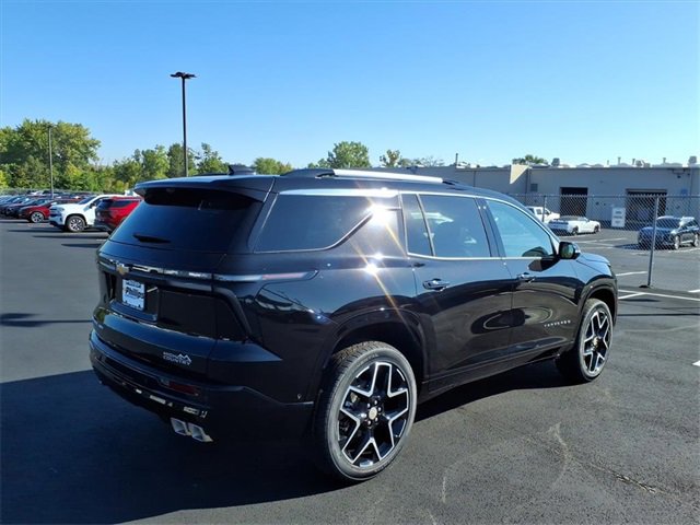 2026 Chevrolet Traverse High Country photo 2