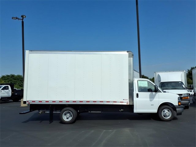 2025 Chevrolet Express 3500 Cutaway Van photo 2