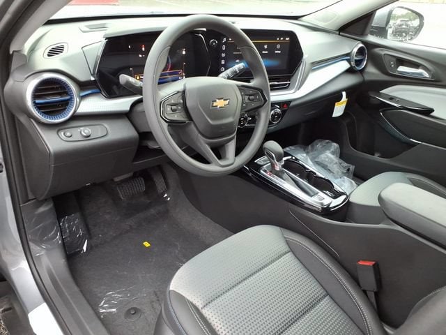 2026 Chevrolet Trax LT - Photo 5