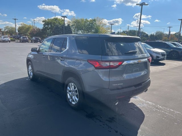 2021 Chevrolet Traverse LS photo 3