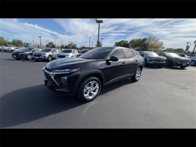 2024 Chevrolet Trax LS photo 2