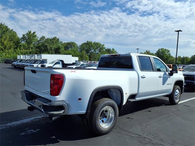 2026 Chevrolet Silverado 3500HD LT photo 2