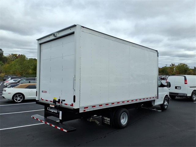 2025 Chevrolet Express 3500 Cutaway Van photo 3