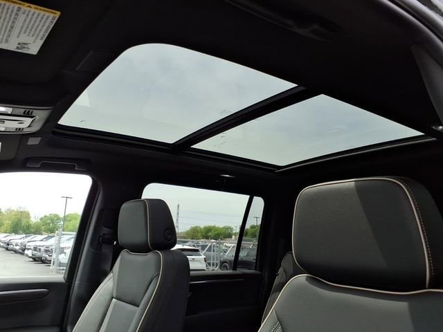 2026 Chevrolet Suburban Premier - Photo 8