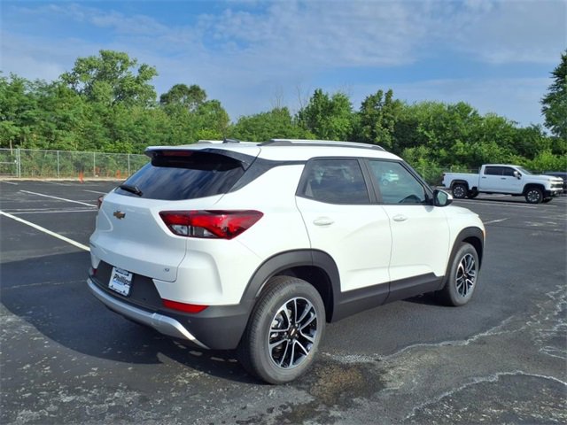 2026 Chevrolet Trailblazer LT photo 3