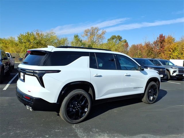 2026 Chevrolet Traverse RS photo 2