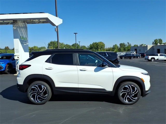 2026 Chevrolet Trailblazer RS photo 2