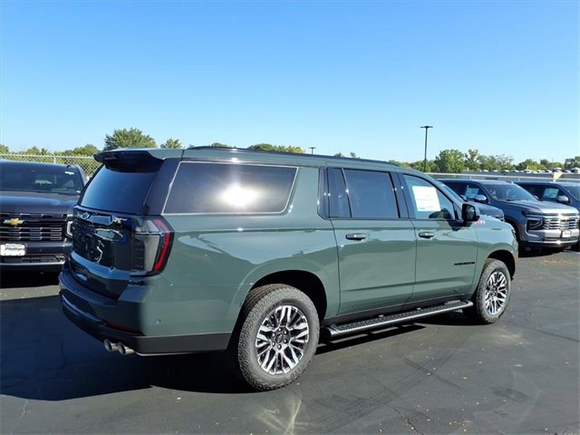 2025 Chevrolet Suburban Z71 photo 2