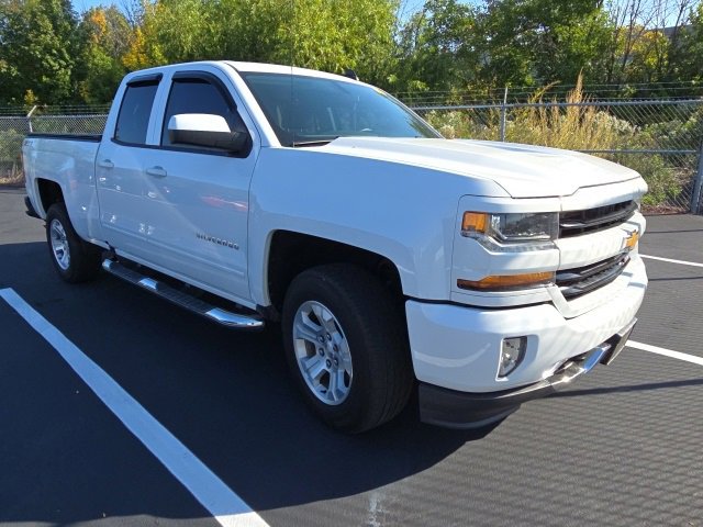 2017 Chevrolet Silverado 1500 LT photo 3