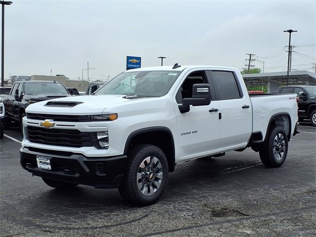 2025 Chevrolet Silverado 2500HD Custom photo 3