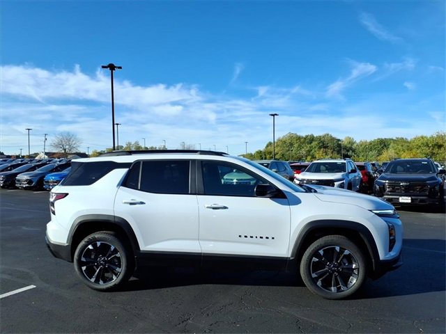 2026 Chevrolet Equinox RS photo 2