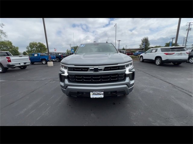 2023 Chevrolet Silverado 1500 RST photo 3