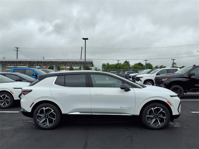 2025 Chevrolet Equinox EV 1LT photo 3