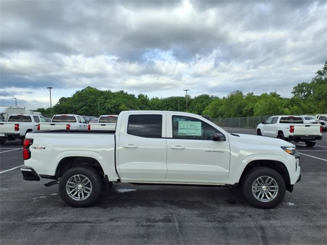 2025 Chevrolet Colorado Work Truck LT photo 2