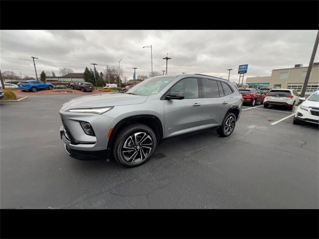 2025 Buick Enclave Sport Touring photo 4