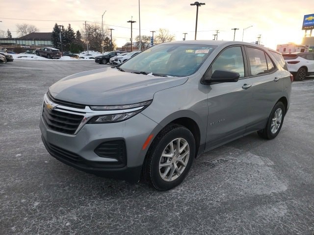 2023 Chevrolet Equinox LS's photo