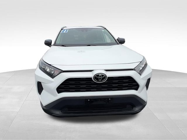 2021 Toyota RAV4 LE - Photo 8