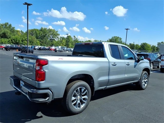 2026 Chevrolet Silverado 1500 LT photo 3