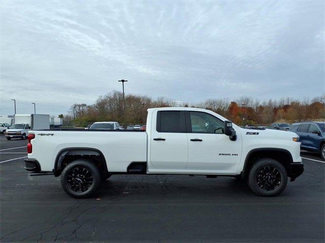 2026 Chevrolet Silverado 2500HD Custom photo 2