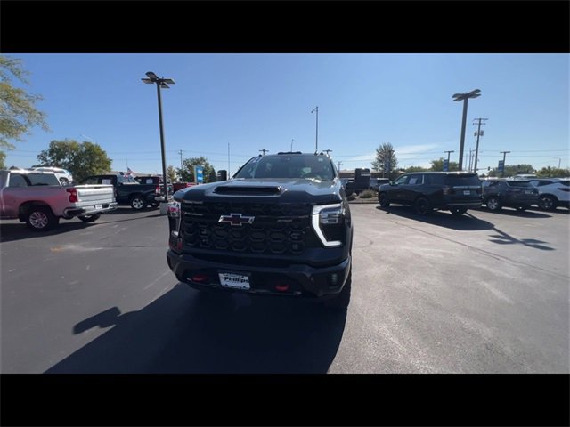 2024 Chevrolet Silverado 2500HD ZR2 photo 3