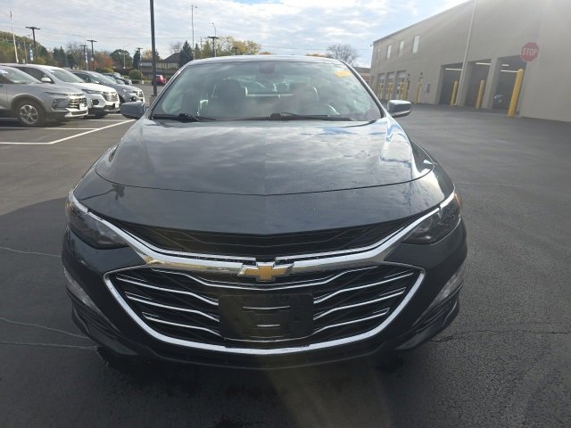 Used 2020 Chevrolet Malibu 1LT with VIN 1G1ZD5ST3LF020740 for sale in Frankfort, IL