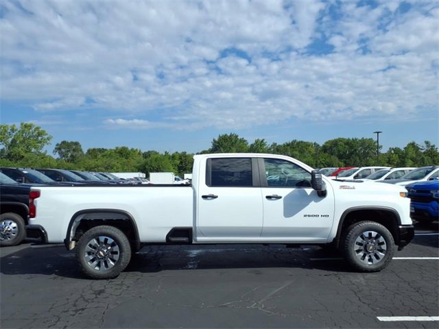 2026 Chevrolet Silverado 2500HD Custom photo 2