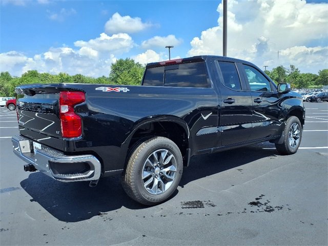 2026 Chevrolet Silverado 1500 LT photo 3
