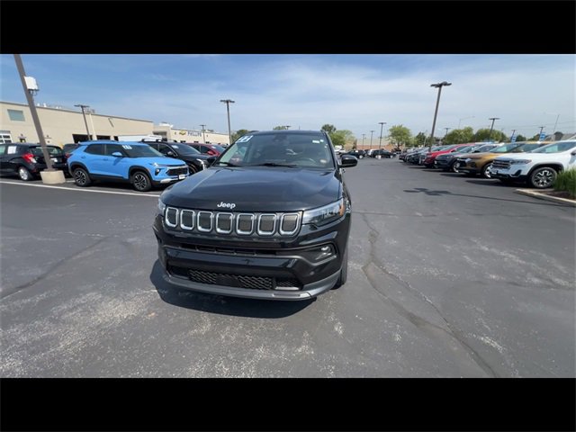 2022 Jeep Compass Latitude Lux photo 3