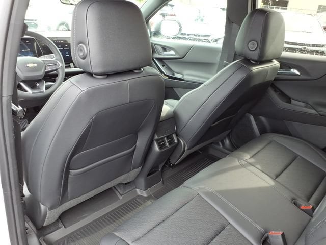 2027 Chevrolet Equinox LT - Photo 8