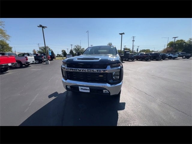 2023 Chevrolet Silverado 2500HD LT photo 3