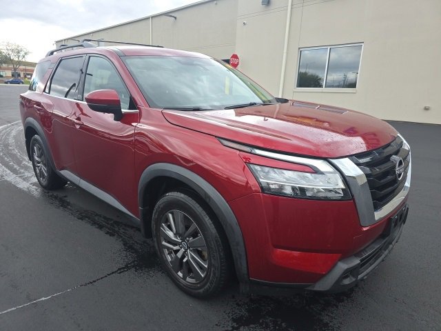 2022 Nissan Pathfinder SV photo 3