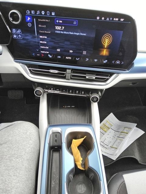 2025 Chevrolet Equinox EV LT - Photo 8