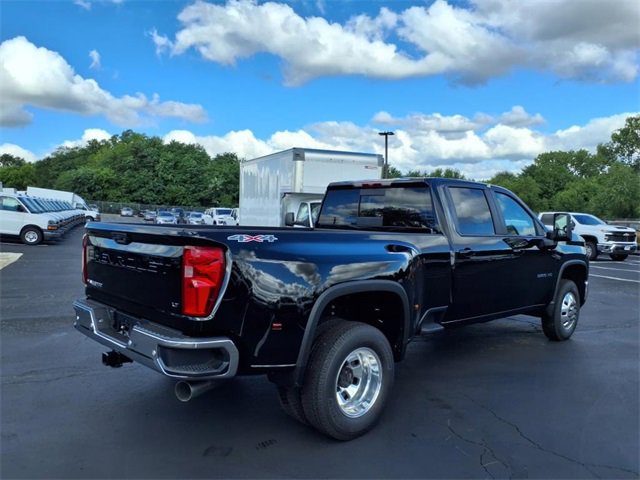 2026 Chevrolet Silverado 3500HD LT photo 3