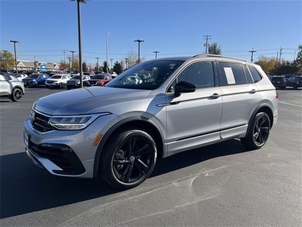 Used 2024 Volkswagen Tiguan SE R-Line Black