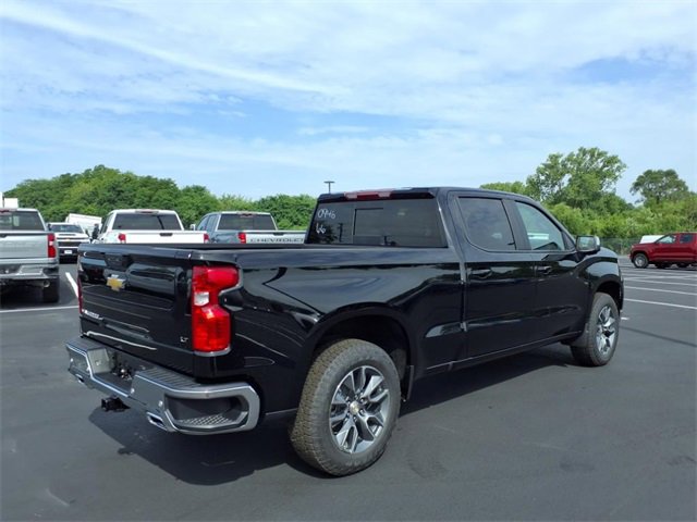 2026 Chevrolet Silverado 1500 LT photo 3