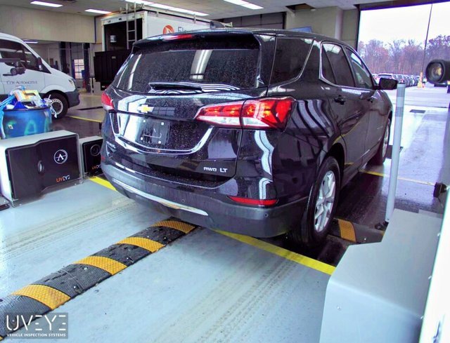 2024 Chevrolet Equinox LT photo 2