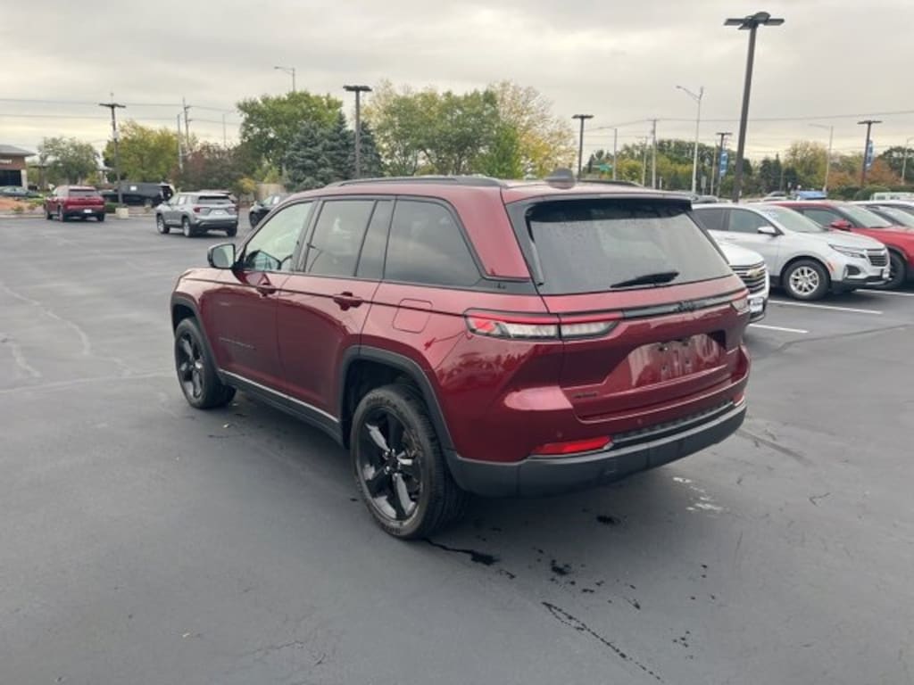 Used 2023 Jeep Grand Cherokee Altitude 4x4 SUV