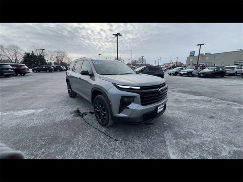 Used 2024 Chevrolet Traverse LT SUV