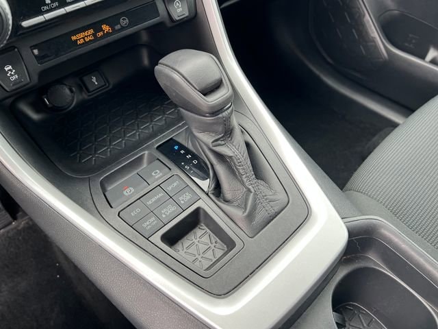 2021 Toyota RAV4 LE - Photo 20