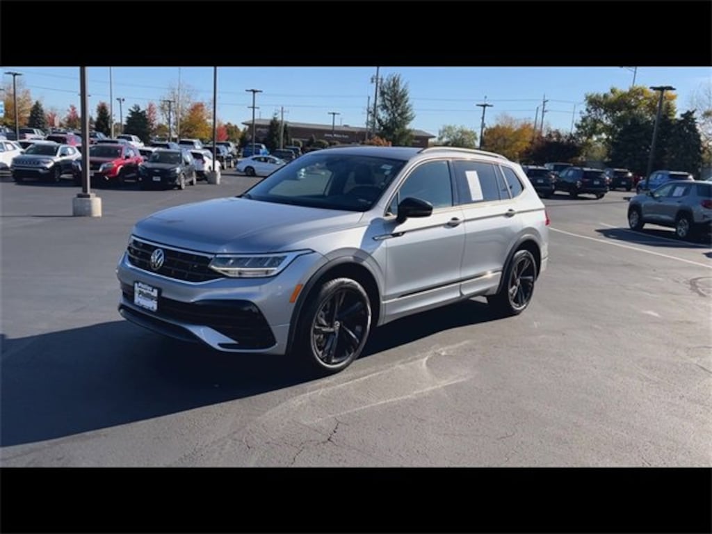 Used 2024 Volkswagen Tiguan SE R-Line Black