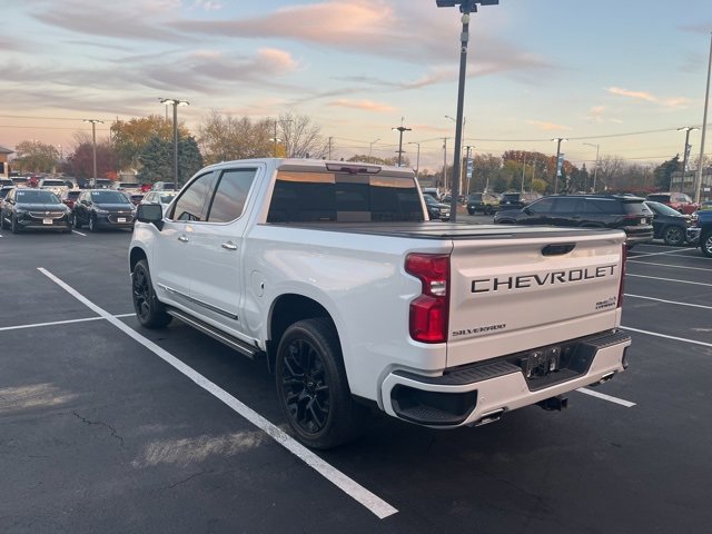 2025 Chevrolet Silverado 1500 High Country photo 2