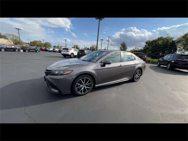 2023 Toyota Camry SE photo 4