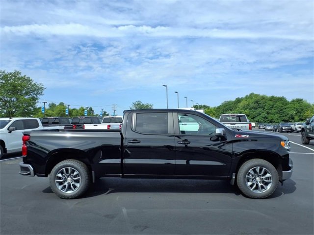 2026 Chevrolet Silverado 1500 LT photo 2