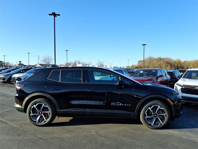 2026 Chevrolet Equinox EV 1LT photo 2