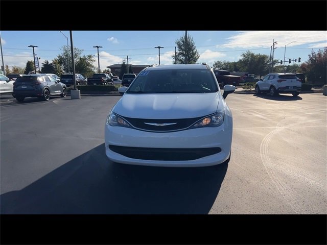 2021 Chrysler Voyager LXi photo 2